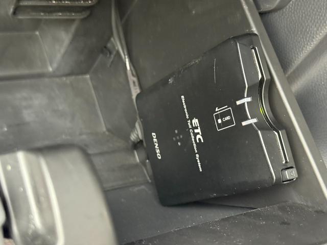 アルトラパン Xセレクション ★4WD★CVT★HIDヘッドランプ/オートライト/スマートキー/プッシュスタート/オートエアコン/LEDリアコンビランプ/革巻きステアリング/バニティミラー(運転席/助手席)/メッキドアハンドル(19枚目)