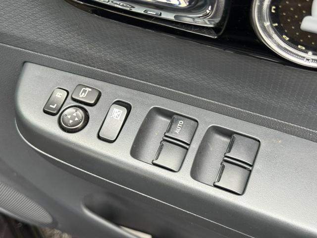 アルトラパン Xセレクション ★4WD★CVT★HIDヘッドランプ/オートライト/スマートキー/プッシュスタート/オートエアコン/LEDリアコンビランプ/革巻きステアリング/バニティミラー(運転席/助手席)/メッキドアハンドル(20枚目)