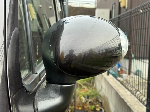 アルトラパン Xセレクション ★4WD★CVT★HIDヘッドランプ/オートライト/スマートキー/プッシュスタート/オートエアコン/LEDリアコンビランプ/革巻きステアリング/バニティミラー(運転席/助手席)/メッキドアハンドル(51枚目)