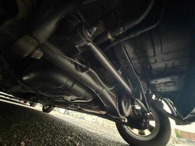 アルトラパン Xセレクション ★4WD★CVT★HIDヘッドランプ/オートライト/スマートキー/プッシュスタート/オートエアコン/LEDリアコンビランプ/革巻きステアリング/バニティミラー(運転席/助手席)/メッキドアハンドル(68枚目)