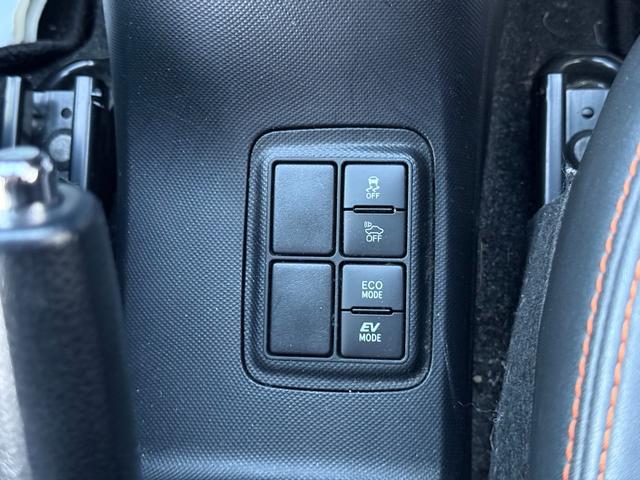 アクア Ｘ－アーバン　ソリッド　★特別仕様車★セーフティセンスＣ（衝突回避支援）／ワンオーナー／オートライト／スマートエントリー／バックカメラ／アルパイン車種専用ナビ／フルセグ／ＤＶＤ／ＣＤ／Ｂｌｕｅｔｏｏｔｈ／ブラック合皮シート（15枚目）