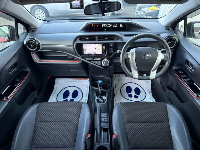 アクア Ｘ－アーバン　ソリッド　★特別仕様車★セーフティセンスＣ（衝突回避支援）／ワンオーナー／オートライト／スマートエントリー／バックカメラ／アルパイン車種専用ナビ／フルセグ／ＤＶＤ／ＣＤ／Ｂｌｕｅｔｏｏｔｈ／ブラック合皮シート（22枚目）