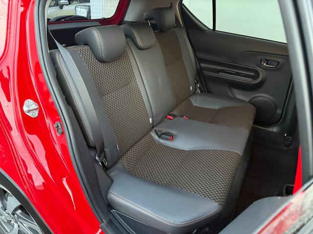 アクア Ｘ－アーバン　ソリッド　★特別仕様車★セーフティセンスＣ（衝突回避支援）／ワンオーナー／オートライト／スマートエントリー／バックカメラ／アルパイン車種専用ナビ／フルセグ／ＤＶＤ／ＣＤ／Ｂｌｕｅｔｏｏｔｈ／ブラック合皮シート（64枚目）