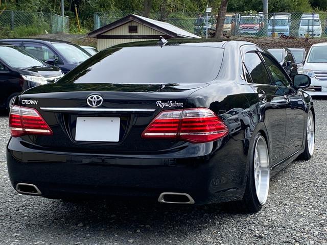 クラウン ロイヤルサルーン　（車検２年）　車高調ローダウン　社外２０インチアルミホイール　ナビ　ＴＶ　バックカメラ　ＥＴＣ　ウッドコンビステアリング　ＨＩＤオートライト　スマートキー　パワーシート　タイミングチェーンエンジン（13枚目）