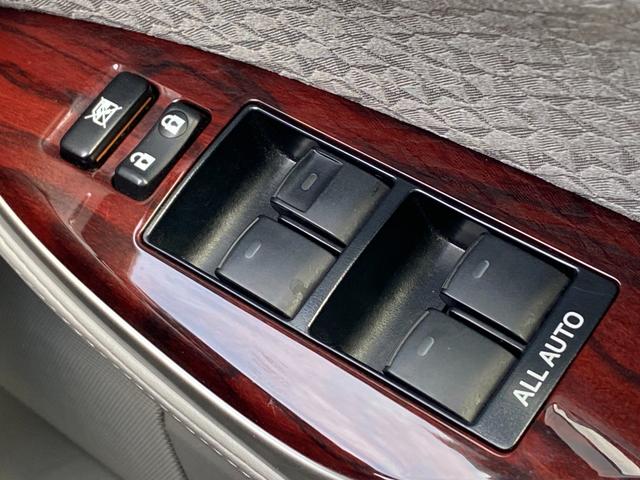 クラウン ロイヤルサルーン　（車検２年）　車高調ローダウン　社外２０インチアルミホイール　ナビ　ＴＶ　バックカメラ　ＥＴＣ　ウッドコンビステアリング　ＨＩＤオートライト　スマートキー　パワーシート　タイミングチェーンエンジン（32枚目）