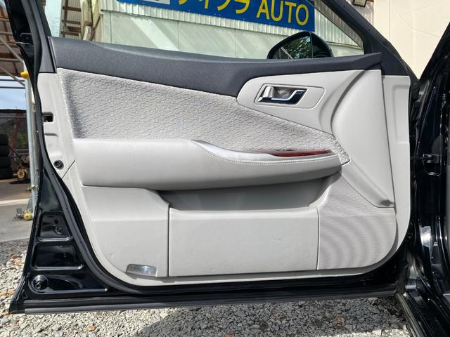 クラウン ロイヤルサルーン　（車検２年）　車高調ローダウン　社外２０インチアルミホイール　ナビ　ＴＶ　バックカメラ　ＥＴＣ　ウッドコンビステアリング　ＨＩＤオートライト　スマートキー　パワーシート　タイミングチェーンエンジン（42枚目）