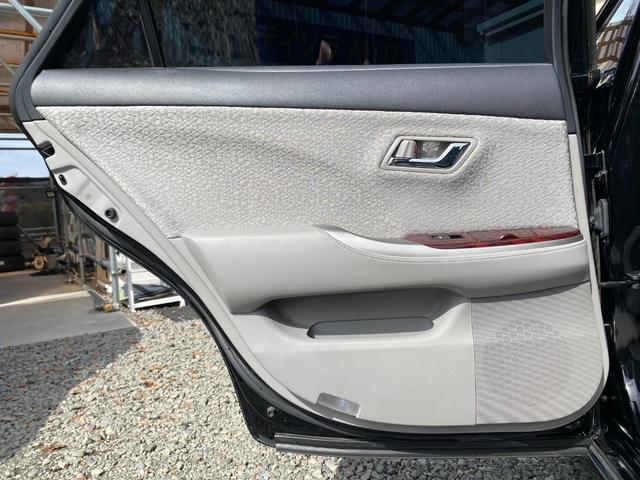 クラウン ロイヤルサルーン　（車検２年）　車高調ローダウン　社外２０インチアルミホイール　ナビ　ＴＶ　バックカメラ　ＥＴＣ　ウッドコンビステアリング　ＨＩＤオートライト　スマートキー　パワーシート　タイミングチェーンエンジン（49枚目）