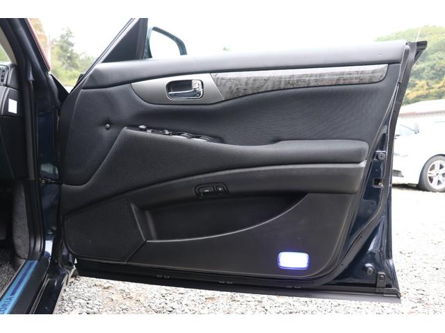 グロリア グランツーリスモ２５０Ｓ　ナビエディション　走行距離４．３万ｋｍ台　ナビ　ＥＴＣ　アルミホイール　ＡＴ　パワーシート　衝突安全ボディ　ＡＢＳ　タイミングチェーンエンジン　修復歴なし　旧車　セダン（32枚目）