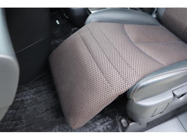 エルグランド 250ハイウェイスター (車検2年)ナビ フルセグTV Bluetoothオーディオ 360°カメラ 後席用フリップダウンモニター クリアランスソナー 両側電動スライドドア 黒半革 オットマン タイミングチェーンエンジン(39枚目)