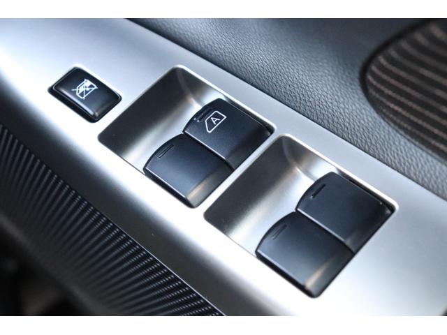 �p���[�E�B���h�E�̃X�C�b�`�ł���B�^�]�Ȃɋ��Ȃ��瑋���J���߂̃R���g���[���ł��܂���B