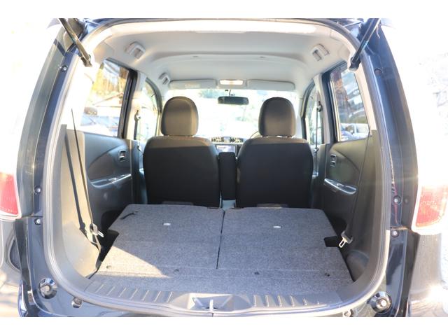 ��ȃV�[�g��|���΍X�ɑ傫�ȉו��̎ԍڂ��\�ł��B