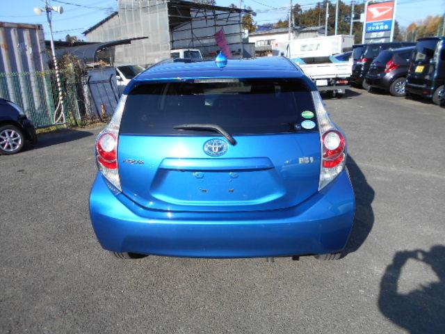 アクア Ｓ　ワンオーナー車　禁煙車　プッツシュスタート　Ｓキー　ナビＴＶ　ブルートゥース付　バックカメラ　オートライト　オートドアミラー（3枚目）