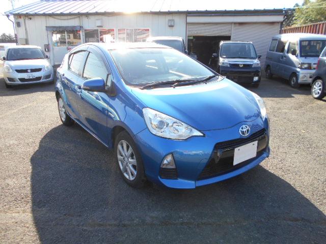 アクア Ｓ　ワンオーナー車　禁煙車　プッツシュスタート　Ｓキー　ナビＴＶ　ブルートゥース付　バックカメラ　オートライト　オートドアミラー（4枚目）