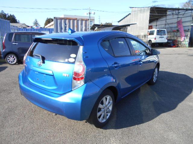 アクア Ｓ　ワンオーナー車　禁煙車　プッツシュスタート　Ｓキー　ナビＴＶ　ブルートゥース付　バックカメラ　オートライト　オートドアミラー（6枚目）