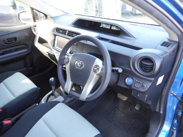 アクア Ｓ　ワンオーナー車　禁煙車　プッツシュスタート　Ｓキー　ナビＴＶ　ブルートゥース付　バックカメラ　オートライト　オートドアミラー（8枚目）