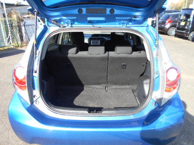 アクア Ｓ　ワンオーナー車　禁煙車　プッツシュスタート　Ｓキー　ナビＴＶ　ブルートゥース付　バックカメラ　オートライト　オートドアミラー（17枚目）