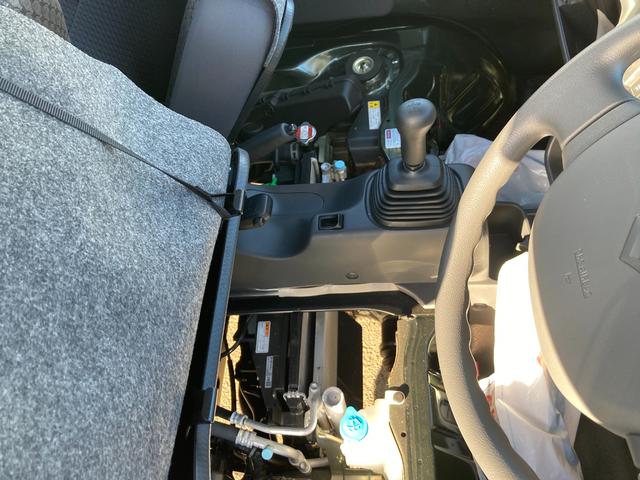 キャリイトラック KX 7型 4WD 5MT 4WD デフロック 純正CDオーディオ スズキセーフティーサポート 衝突被害軽減システム アイドリングストップ 横滑り防止機能 衝突安全ボディ キーレスエントリー(17枚目)