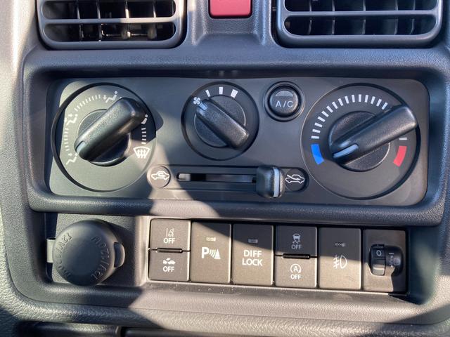 キャリイトラック KX 7型 4WD 5MT 4WD デフロック 純正CDオーディオ スズキセーフティーサポート 衝突被害軽減システム アイドリングストップ 横滑り防止機能 衝突安全ボディ キーレスエントリー(32枚目)
