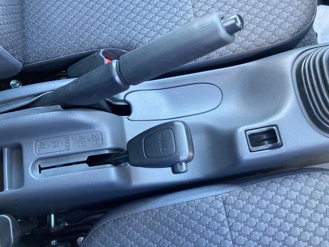 キャリイトラック KX 7型 4WD 5MT 4WD デフロック 純正CDオーディオ スズキセーフティーサポート 衝突被害軽減システム アイドリングストップ 横滑り防止機能 衝突安全ボディ キーレスエントリー(35枚目)