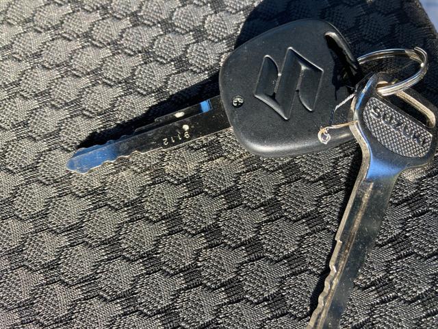 キャリイトラック KX 7型 4WD 5MT 4WD デフロック 純正CDオーディオ スズキセーフティーサポート 衝突被害軽減システム アイドリングストップ 横滑り防止機能 衝突安全ボディ キーレスエントリー(47枚目)