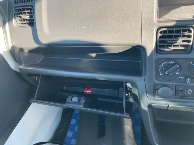 キャリイトラック KCエアコンパワステ 6型 4WD 4AT 4WD AM/FMラジオ スズキセーフティーサポート 衝突被害軽減システム アイドリングストップ 横滑り防止機能 衝突安全ボディ(16枚目)