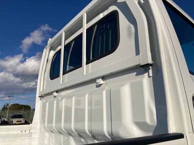 キャリイトラック KCエアコンパワステ 6型 4WD 4AT 4WD AM/FMラジオ スズキセーフティーサポート 衝突被害軽減システム アイドリングストップ 横滑り防止機能 衝突安全ボディ(24枚目)