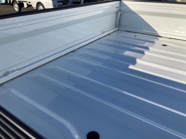 キャリイトラック KCエアコンパワステ 6型 4WD 4AT 4WD AM/FMラジオ スズキセーフティーサポート 衝突被害軽減システム アイドリングストップ 横滑り防止機能 衝突安全ボディ(25枚目)