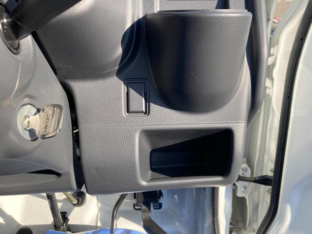 キャリイトラック KCエアコンパワステ 6型 4WD 4AT 4WD AM/FMラジオ スズキセーフティーサポート 衝突被害軽減システム アイドリングストップ 横滑り防止機能 衝突安全ボディ(42枚目)