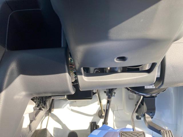 キャリイトラック KCエアコンパワステ 6型 4WD 4AT 4WD AM/FMラジオ スズキセーフティーサポート 衝突被害軽減システム アイドリングストップ 横滑り防止機能 衝突安全ボディ(43枚目)