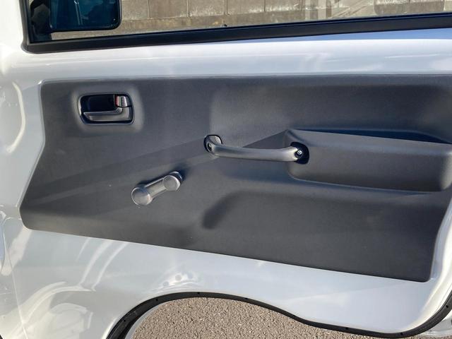 キャリイトラック KCエアコンパワステ 6型 4WD 4AT 4WD AM/FMラジオ スズキセーフティーサポート 衝突被害軽減システム アイドリングストップ 横滑り防止機能 衝突安全ボディ(44枚目)