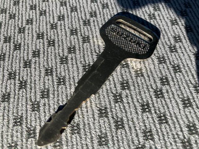 キャリイトラック KCエアコンパワステ 6型 4WD 4AT 4WD AM/FMラジオ スズキセーフティーサポート 衝突被害軽減システム アイドリングストップ 横滑り防止機能 衝突安全ボディ(46枚目)