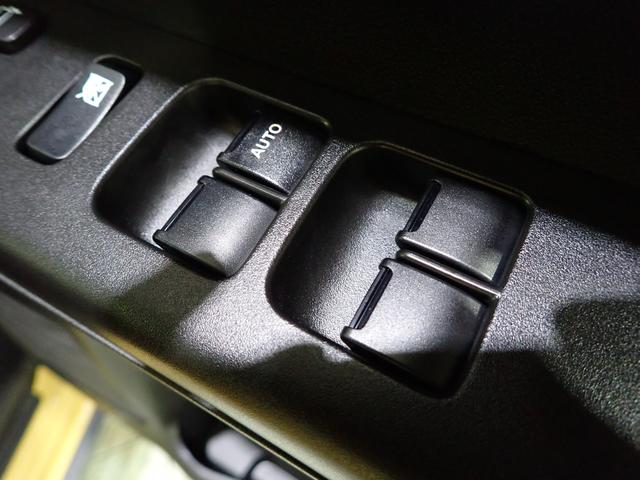 スペーシア ギア　ＨＹＢＲＩＤ　ＸＺターボ　４ＷＤ　全方位ナビ　ナビ　全方位カメラ　ステアリングヒーター　４ＷＤ　スズキセーフティーサポート　衝突被害軽減システム　アイドリングストップ　横滑り防止機能　衝突安全ボディ　盗難防止システム　スライドドア　シートヒーター（19枚目）