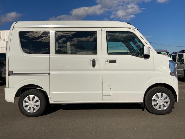 エブリイ PC 6型 4WD CVT パートタイム4WD CVT スズキセーフティーサポート 衝突被害軽減システム アイドリングストップ 横滑り防止機能 衝突安全ボディ オートライト スライドドア シートヒーター(4枚目)