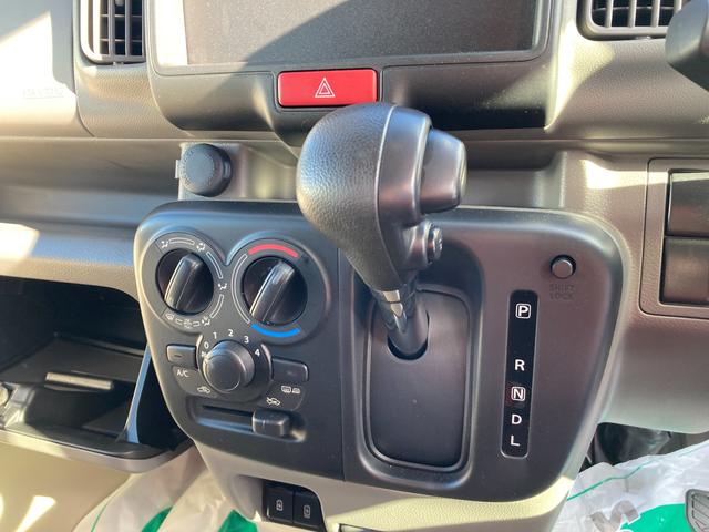 エブリイ PC 6型 4WD CVT パートタイム4WD CVT スズキセーフティーサポート 衝突被害軽減システム アイドリングストップ 横滑り防止機能 衝突安全ボディ オートライト スライドドア シートヒーター(11枚目)