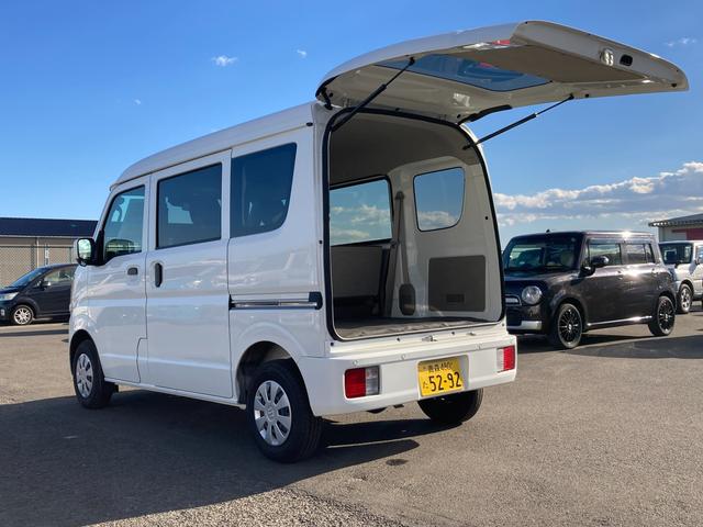 エブリイ PC 6型 4WD CVT パートタイム4WD CVT スズキセーフティーサポート 衝突被害軽減システム アイドリングストップ 横滑り防止機能 衝突安全ボディ オートライト スライドドア シートヒーター(23枚目)