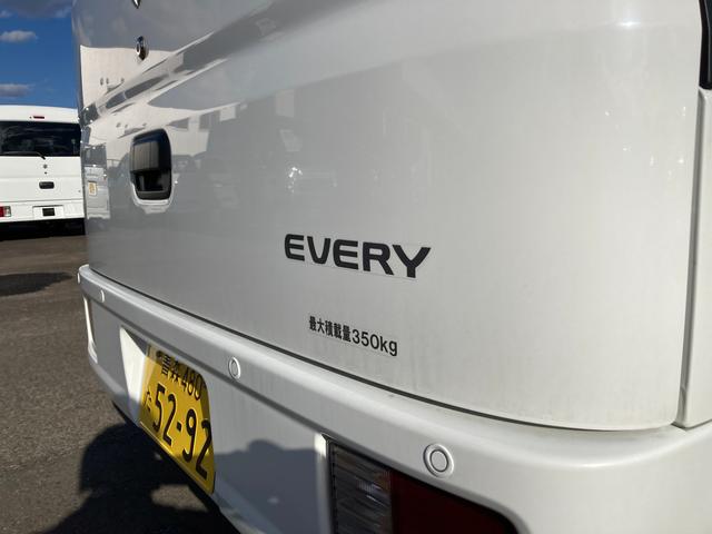 エブリイ PC 6型 4WD CVT パートタイム4WD CVT スズキセーフティーサポート 衝突被害軽減システム アイドリングストップ 横滑り防止機能 衝突安全ボディ オートライト スライドドア シートヒーター(27枚目)