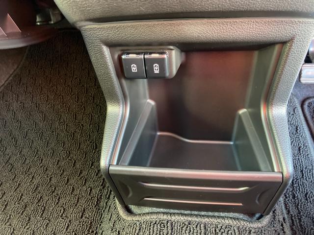 クロスビー HYBRID MV 4型 アダプティブクルーズコントロール スズキセーフティーサポート 衝突被害軽減システム アイドリングストップ 横滑り防止機能 衝突安全ボディ 盗難防止システム オートライト プッシュスタート シートヒーター オートエアコン ターボ(34枚目)