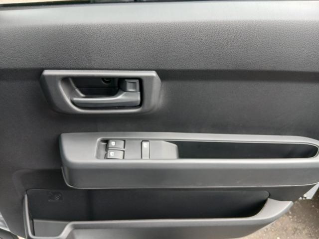 ハイゼットカーゴ ＤＸ　届出済未使用車　４ＷＤ　ＣＶＴ　キーレスエントリー　マニュアルエアコン　衝突軽減ブレーキ　コーナーセンサー　ルーフコンソール　アイドリングストップ　６カ月保証（8枚目）