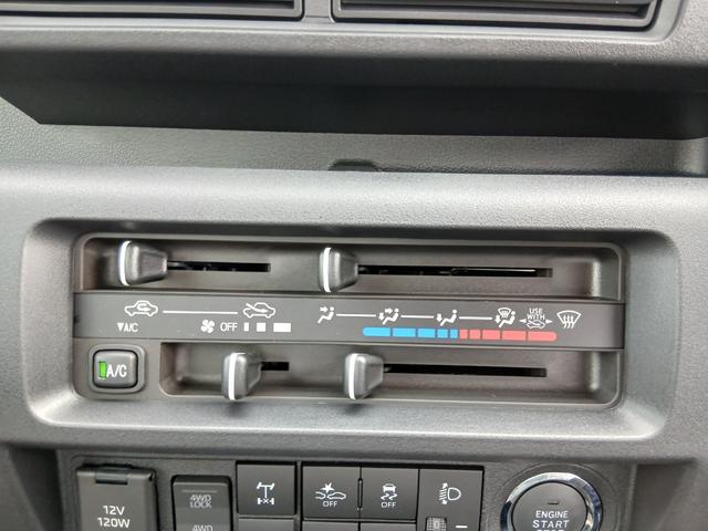 ハイゼットトラック エクストラ　届出済未使用車　４ＷＤ　ＣＶＴ　電動格納ミラー　プッシュスタート　スマートキー　パワーウィンドウ　エアコン　衝突軽減ブレーキ　コーナーセンサー　フォグライト　作業灯　オーディオレス　６カ月保証（10枚目）