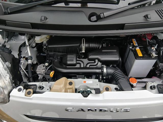 ムーヴキャンバス ストライプスＧ　届出済未使用車　２トーン　９インチディスプレイオーディオ　バックカメラ　ドアバイザー　フロアマット　衝突軽減ブレーキ　両側電動スライドドア　シートヒーター　ホッとカップホルダー　ＨＤＭＩ　６カ月保証（4枚目）