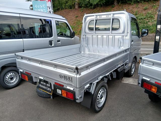 ハイゼットトラック スタンダード 届出済未使用車 4WD CVT 衝突軽減ブレーキ プッシュスタート スマートキー 電動格納ミラー パワーウィンドウ エアコン FMチューナー コーナーセンサー ドアバイザー フロアマット 6カ月保証(2枚目)