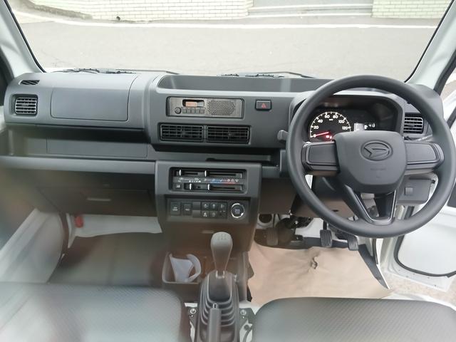 ハイゼットトラック スタンダード 届出済未使用車 4WD 5MT 衝突軽減ブレーキ プッシュスタート スマートキー 電動格納ミラー パワーウィンドウ エアコン FMチューナー コーナーセンサー 6カ月保証(4枚目)