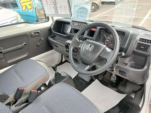 アクティトラック タウン　４ＷＤ　５ＭＴ　エアコン付き　ドアバイザー　フロアマット　荷台マット　テールゲートチェーン　レザーシート　６カ月保証（5枚目）
