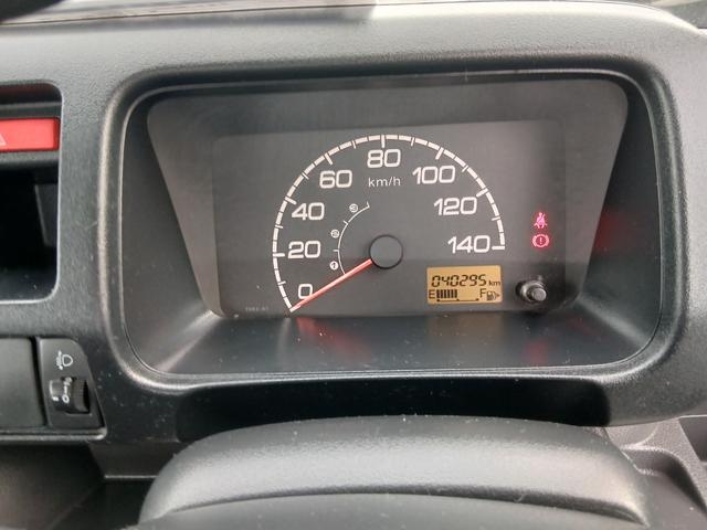 アクティトラック タウン　４ＷＤ　５ＭＴ　エアコン付き　ドアバイザー　フロアマット　荷台マット　テールゲートチェーン　レザーシート　６カ月保証（7枚目）