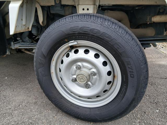 アクティトラック タウン　４ＷＤ　５ＭＴ　エアコン付き　ドアバイザー　フロアマット　荷台マット　テールゲートチェーン　レザーシート　６カ月保証（13枚目）