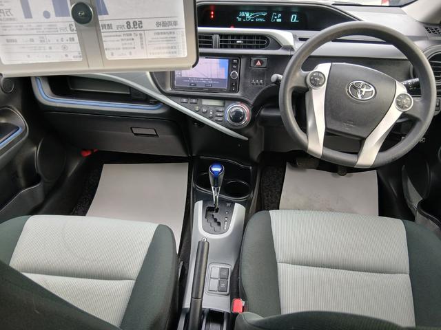 アクア Ｓ　ハイブリッド　スマートキー　プッシュスタート　オートエアコン　７インチナビ　バックカメラ　ＥＴＣ　フルセグテレビ　ＣＤ　ＤＶＤ　ブルートゥース　ＡＭＦＭ　ＳＤ　６カ月保証（5枚目）