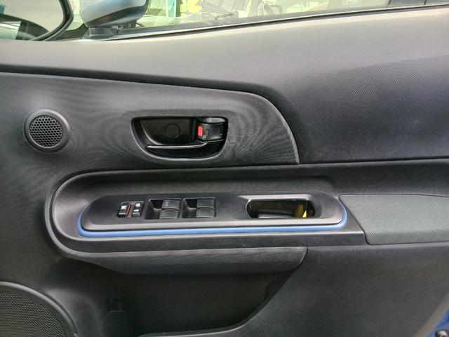 アクア Ｓ　ハイブリッド　スマートキー　プッシュスタート　オートエアコン　７インチナビ　バックカメラ　ＥＴＣ　フルセグテレビ　ＣＤ　ＤＶＤ　ブルートゥース　ＡＭＦＭ　ＳＤ　６カ月保証（10枚目）