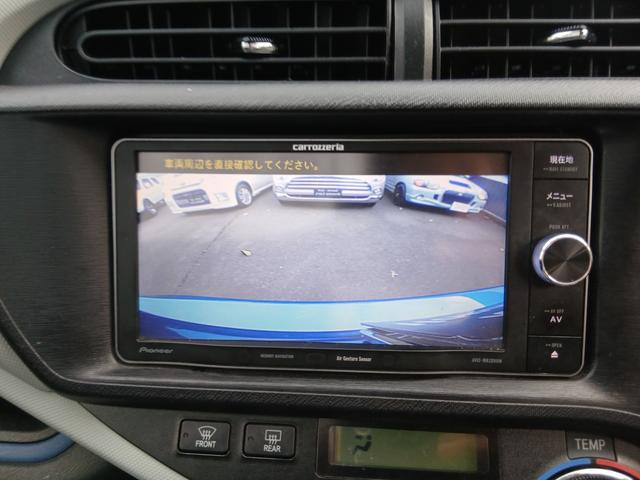 アクア Ｓ　ハイブリッド　スマートキー　プッシュスタート　オートエアコン　７インチナビ　バックカメラ　ＥＴＣ　フルセグテレビ　ＣＤ　ＤＶＤ　ブルートゥース　ＡＭＦＭ　ＳＤ　６カ月保証（12枚目）