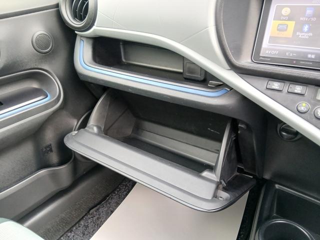 アクア Ｓ　ハイブリッド　スマートキー　プッシュスタート　オートエアコン　７インチナビ　バックカメラ　ＥＴＣ　フルセグテレビ　ＣＤ　ＤＶＤ　ブルートゥース　ＡＭＦＭ　ＳＤ　６カ月保証（14枚目）