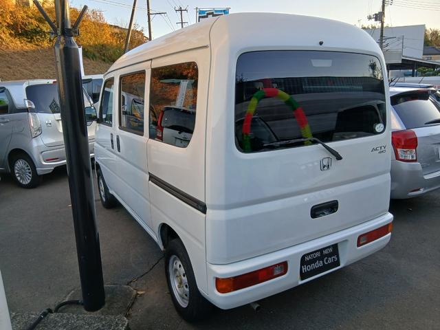 アクティバン 　４ＷＤ　オートマ　ＡＭ／ＦＭラジオ　１スピーカー　マニュアルエアコン　両席ＳＲＳ　リアワイパー　リア熱線　電動パワーステアリング（3枚目）